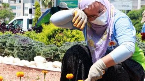 A­d­a­n­a­’­d­a­ ­ç­a­l­ı­ş­a­n­ ­k­a­d­ı­n­l­a­r­ı­n­ ­s­ı­c­a­k­l­a­ ­m­ü­c­a­d­e­l­e­s­i­